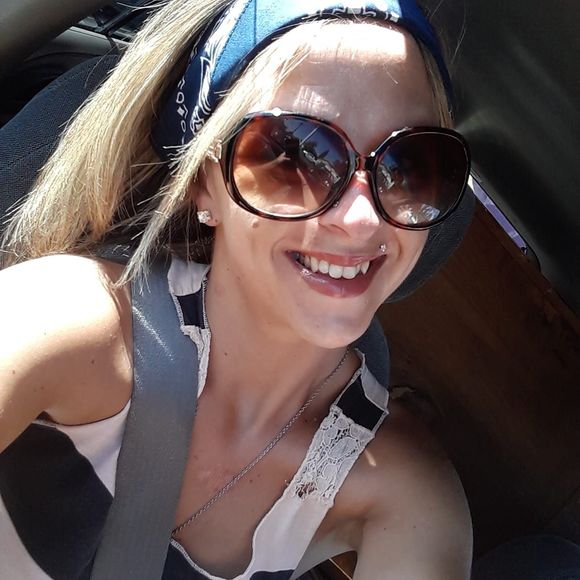 Meet your Posher, Stephani - Picture 1 of 1